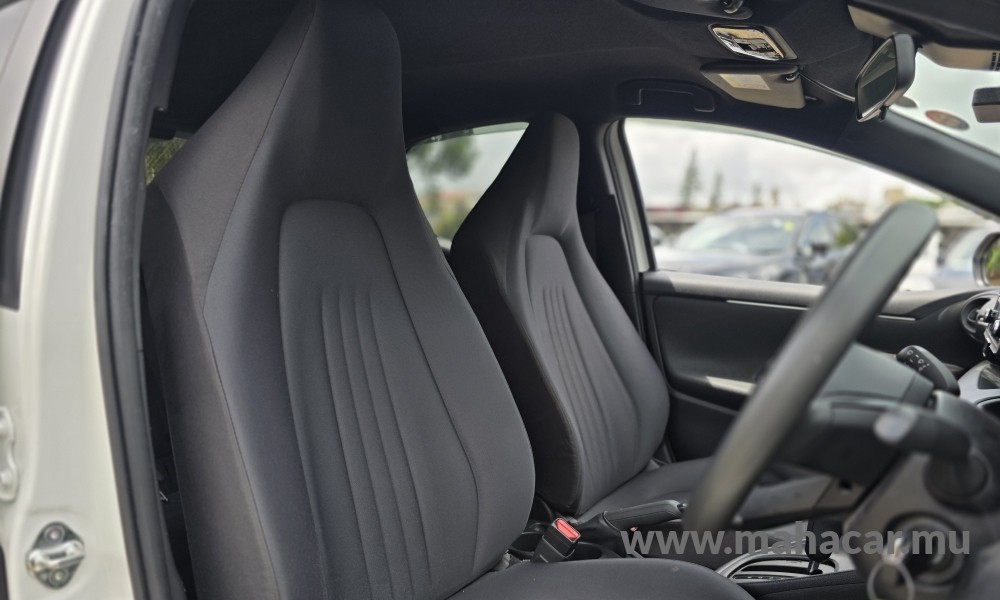 2022 Toyota Yaris Hybrid photo 4