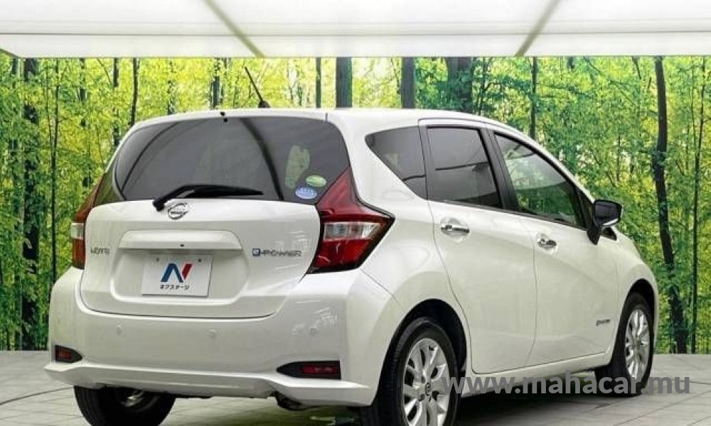 2020 Nissan NOTE E-POWER photo 11