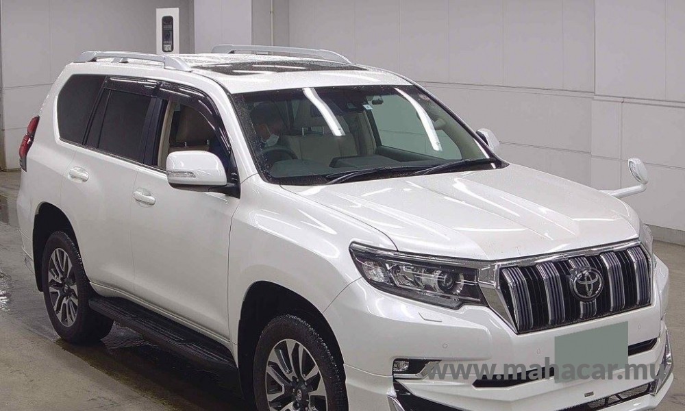 2023 Toyota Land Cruiser  Prado photo 3