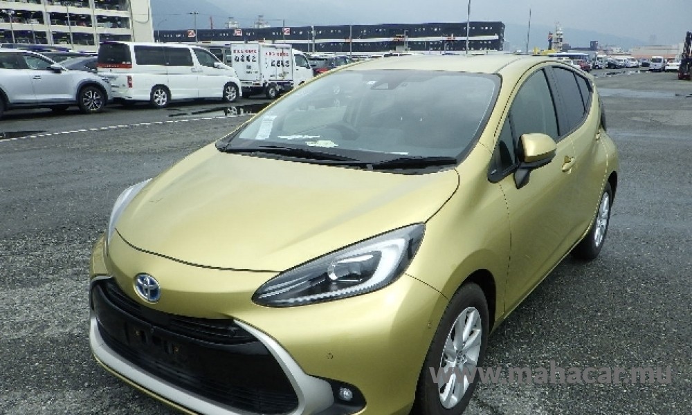 2021 Toyota AQUA, Gold