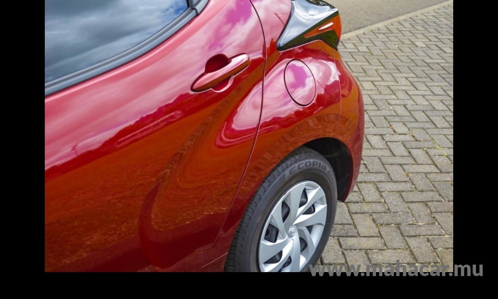 2020 Toyota Yaris photo 8