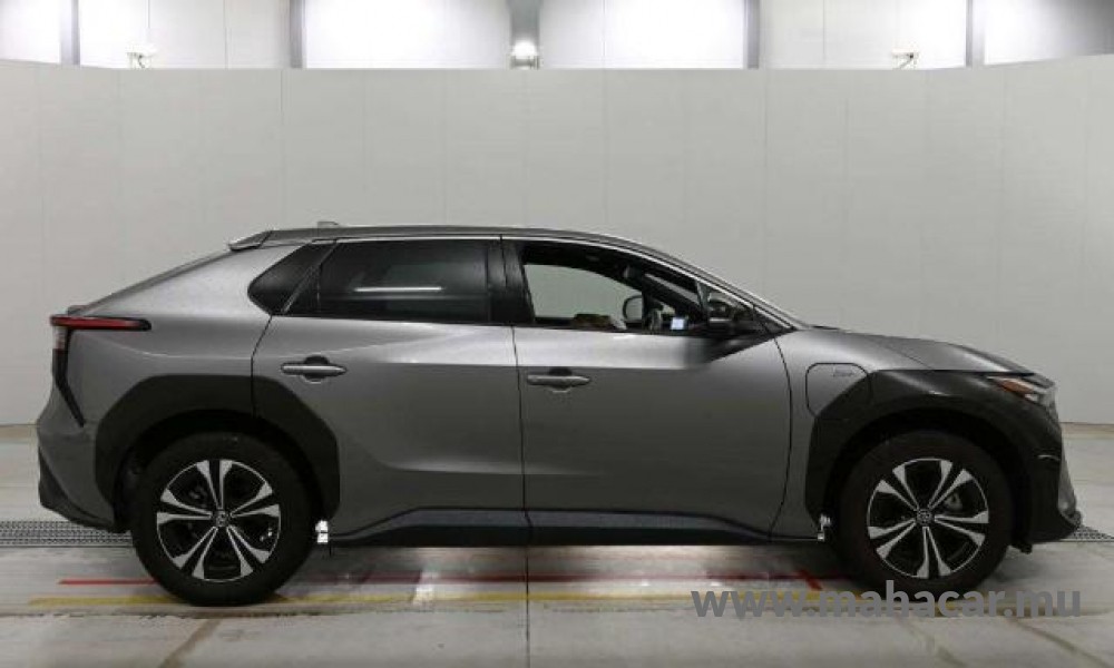 2024 Toyota BZ4X photo 2