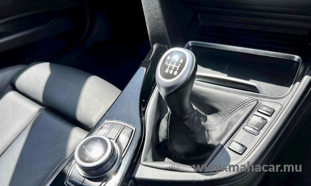2019 BMW 318i photo 7