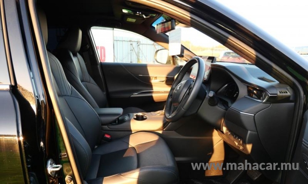 2023 Toyota Harrier photo 7