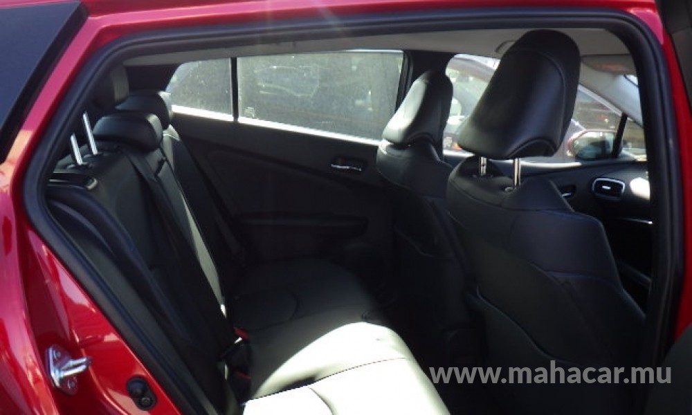 2020 Toyota PRIUS photo 8