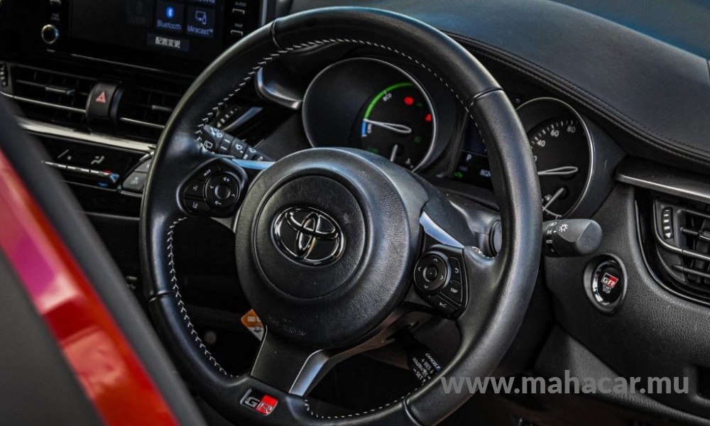 2019 Toyota CHR HYBRID photo 15