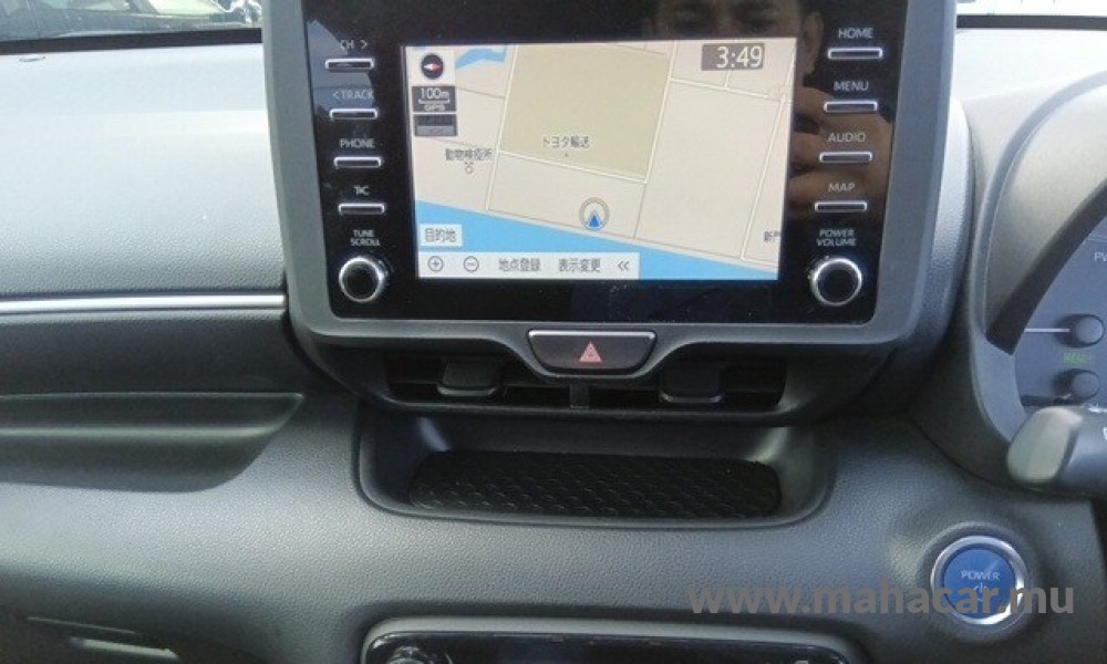 2021 Toyota Yaris Hybrid photo 6