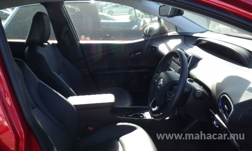 2020 Toyota PRIUS photo 5