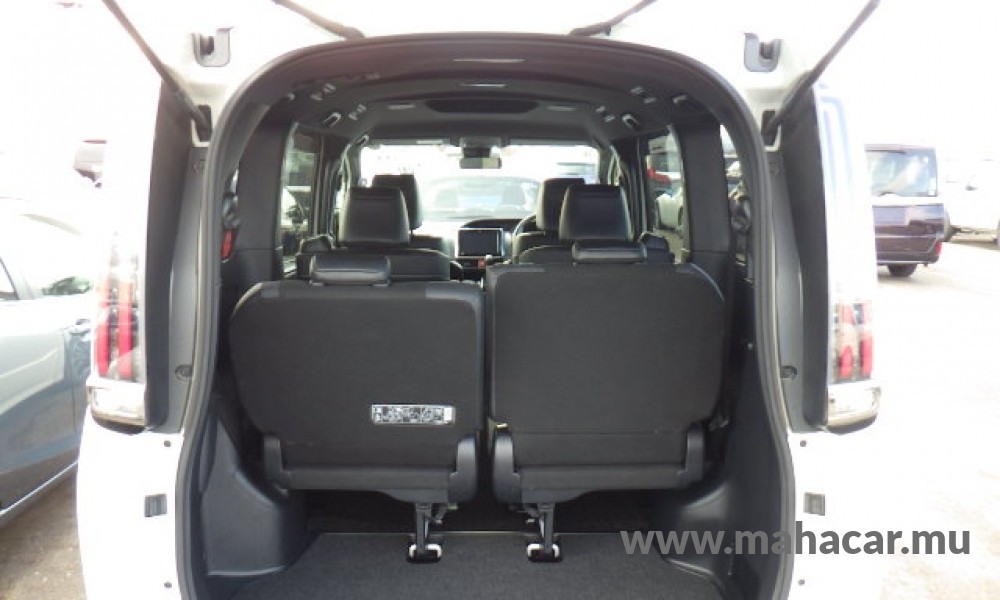 2019 Toyota Noah photo 4