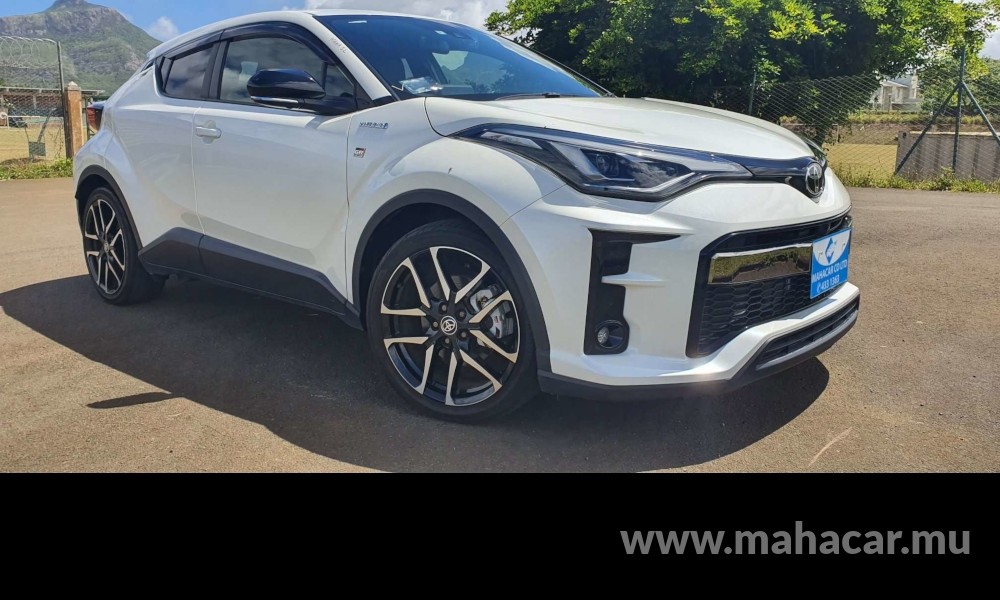 2020 Toyota CHR HYBRID photo 4