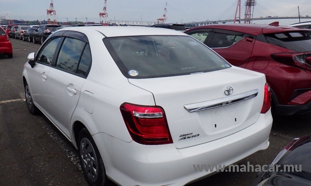 2020 Toyota Corolla Axio photo 3