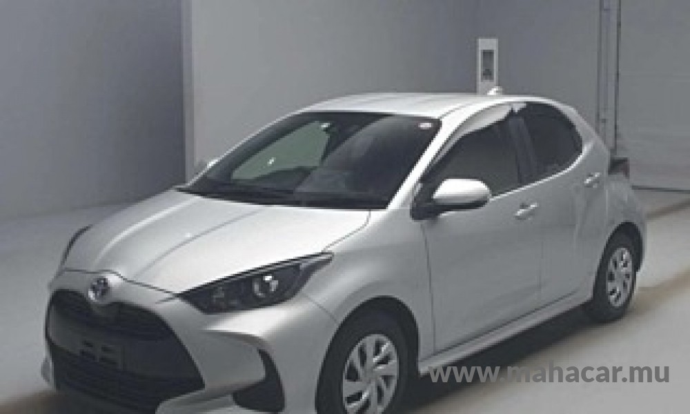 2021 Toyota Yaris Hybrid, Silver