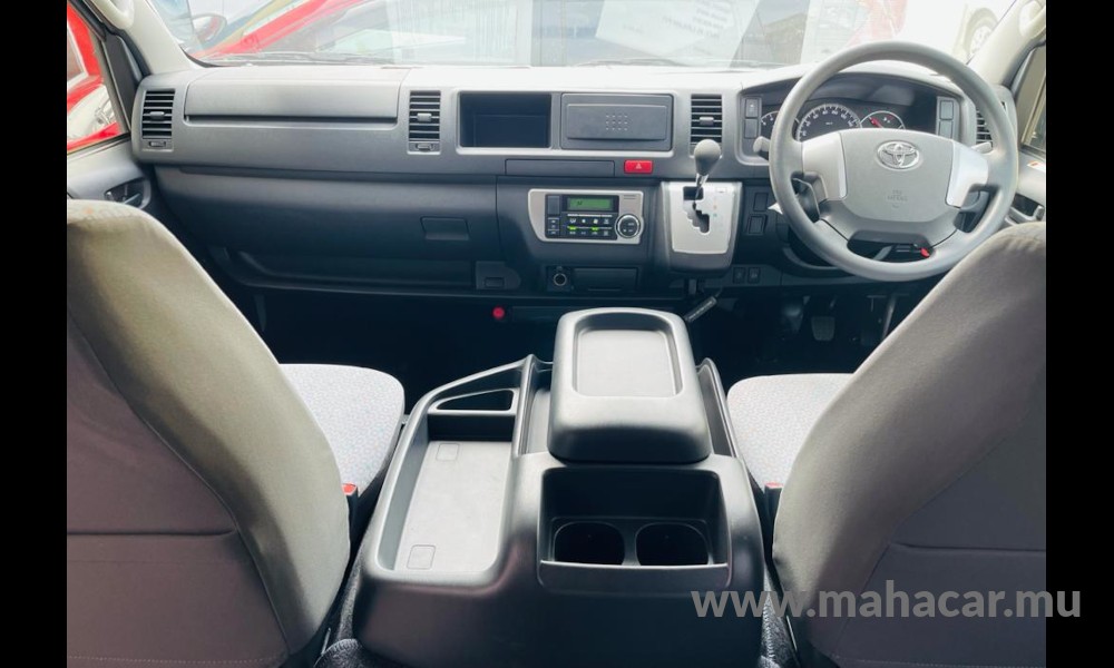 2019 Toyota HIACE GL photo 4