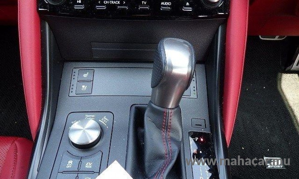 2021 LEXUS IS 300h photo 6
