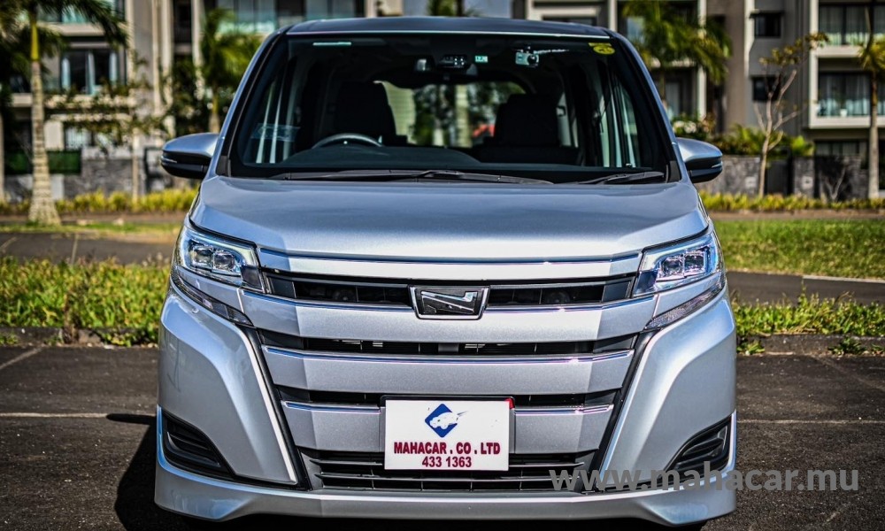 2020 Toyota Noah photo 2