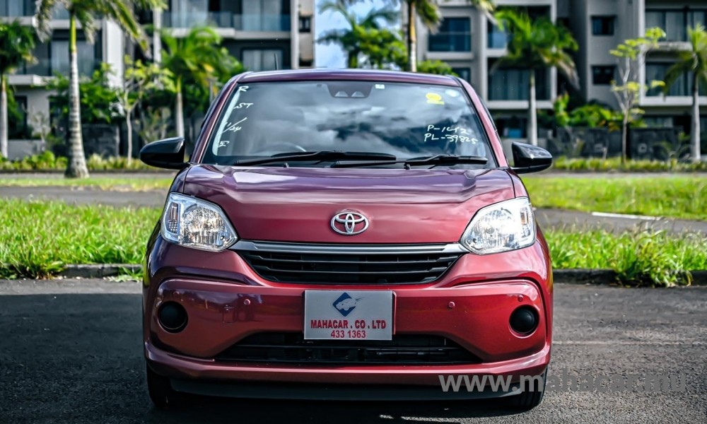 2021 Toyota Passo X photo 2