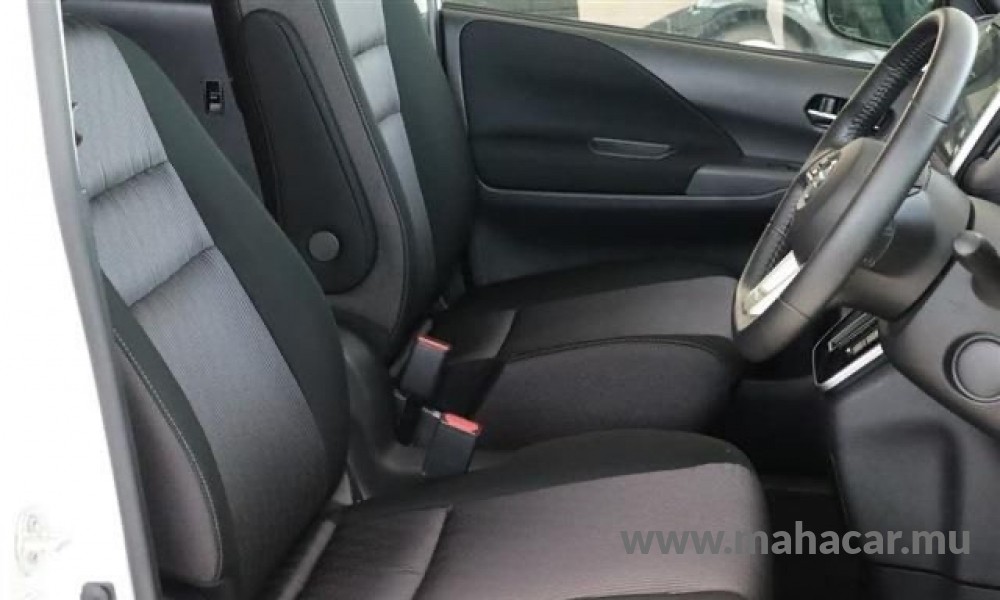 2022 Nissan SERENA photo 16