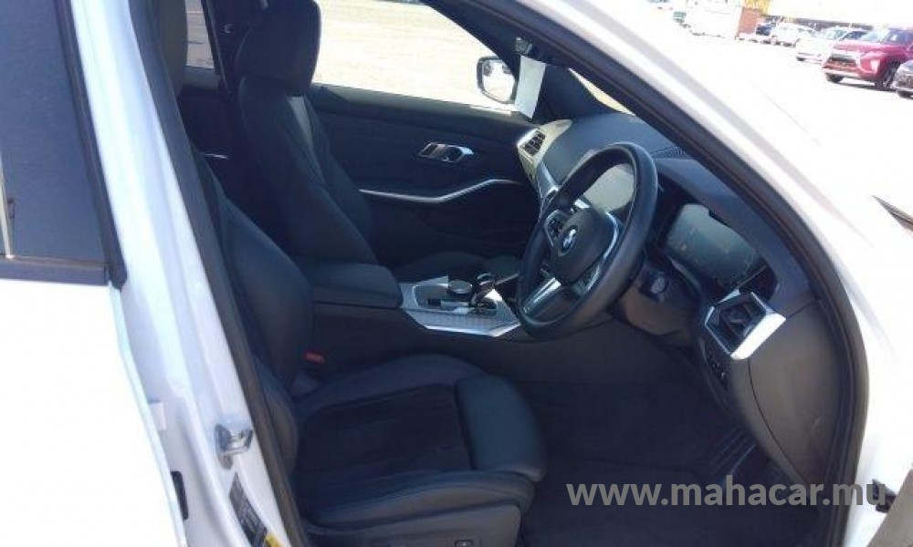 2021 BMW 330e photo 6