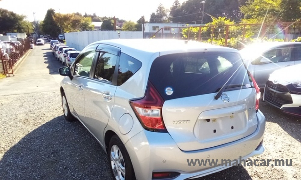 2020 Nissan NOTE E-POWER photo 4