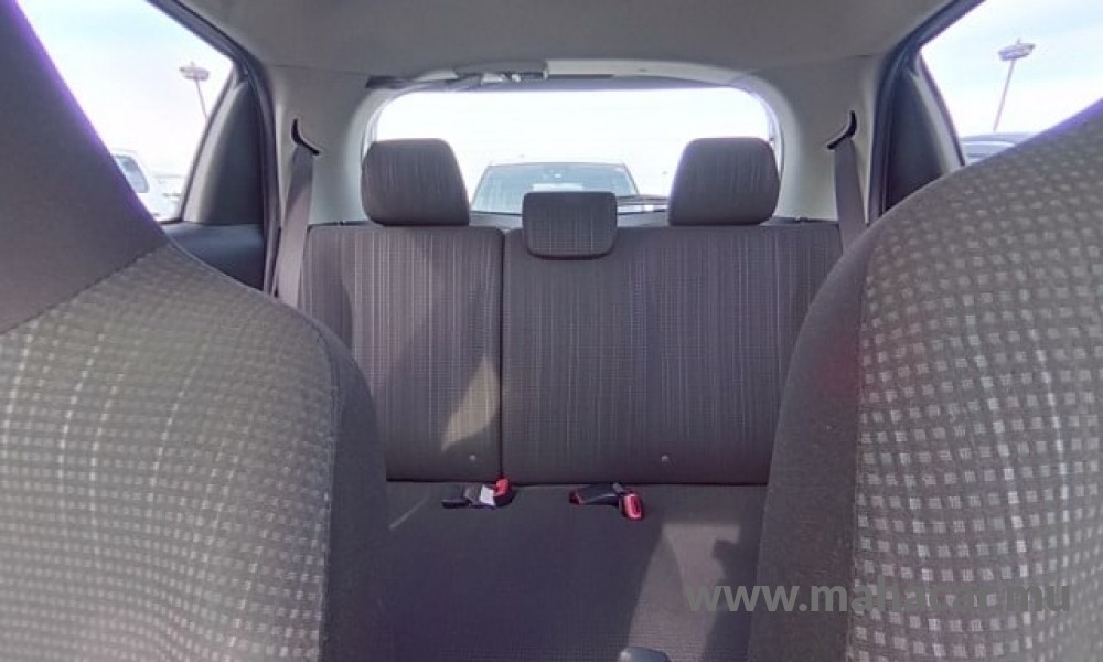 2019 Toyota VITZ HYBRID F photo 6