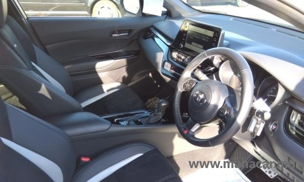 2020 Toyota CHR HYBRID photo 6