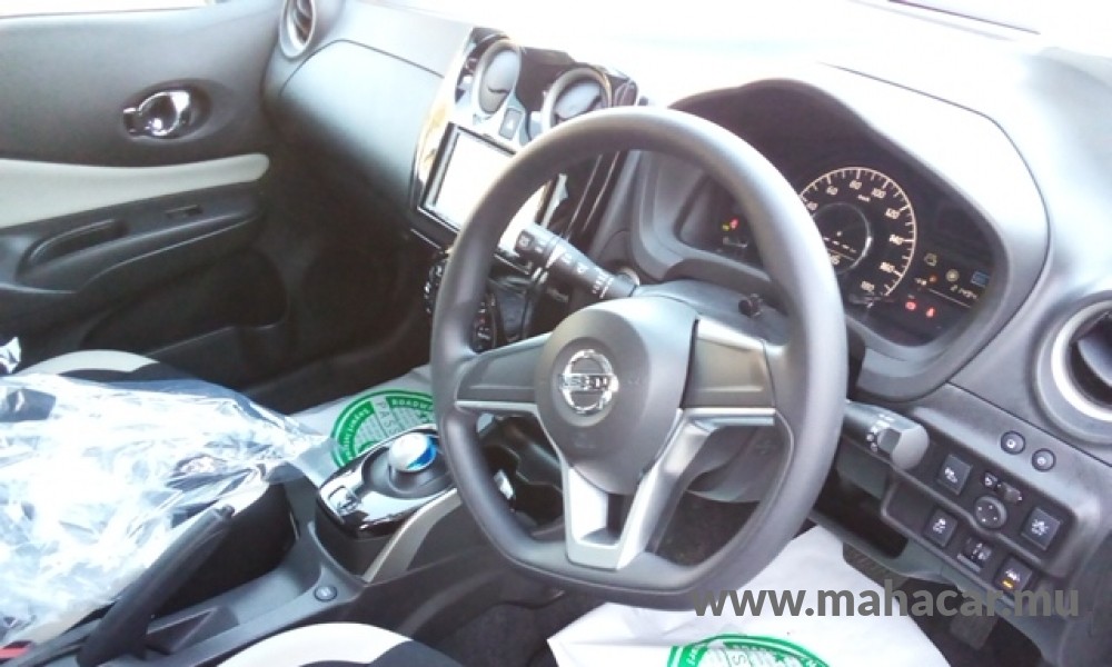 2020 Nissan NOTE E-POWER photo 3