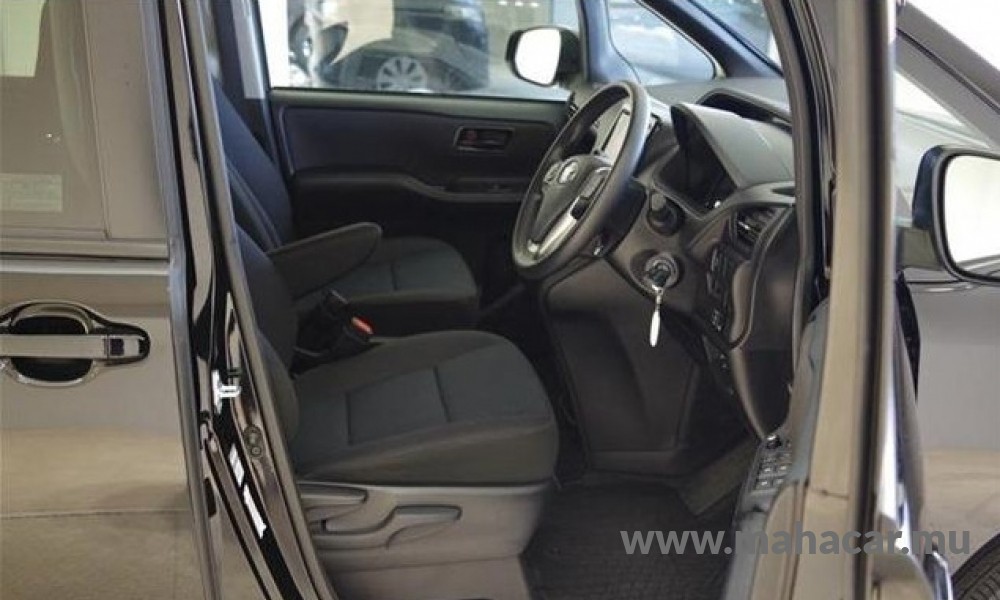 2020 Toyota VOXY photo 7