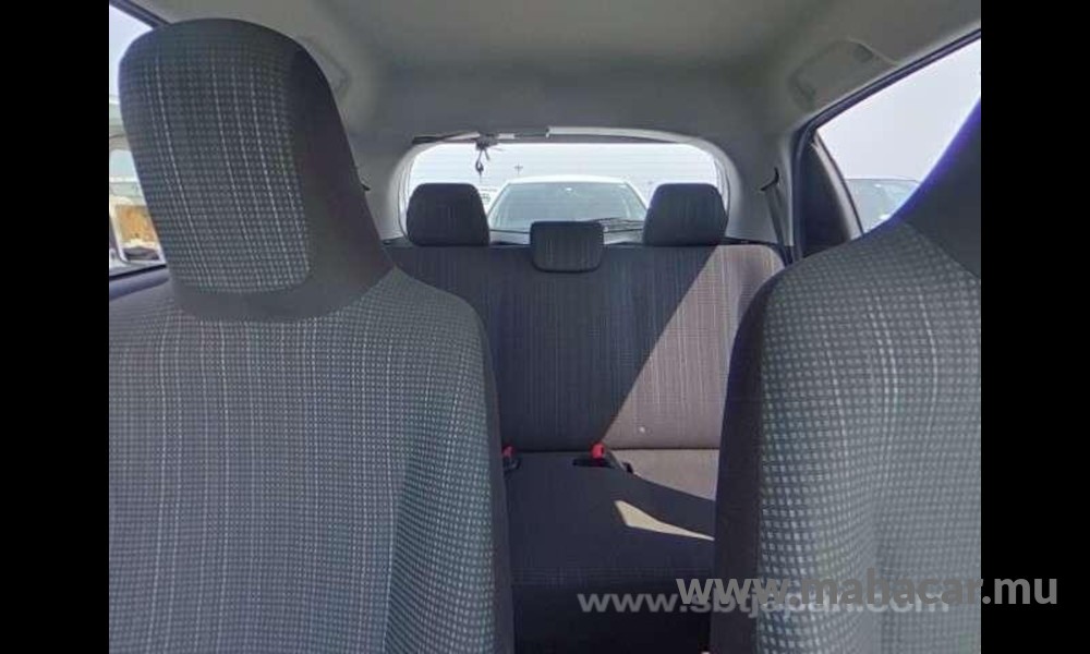 2019 Toyota Vitz photo 6