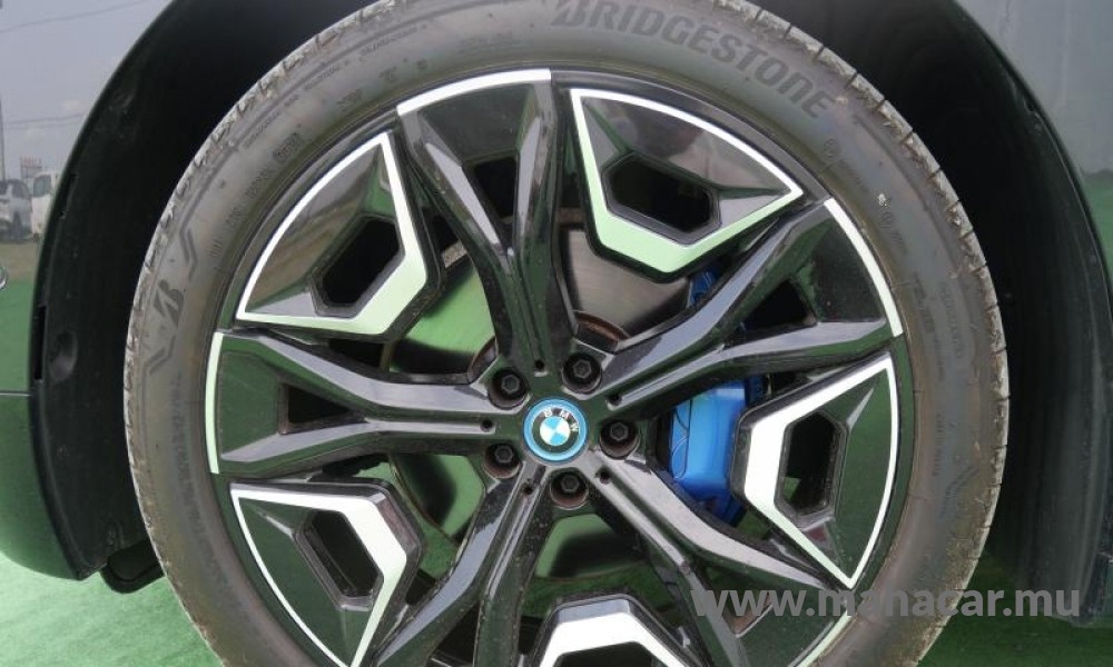 2022 BMW iX photo 11