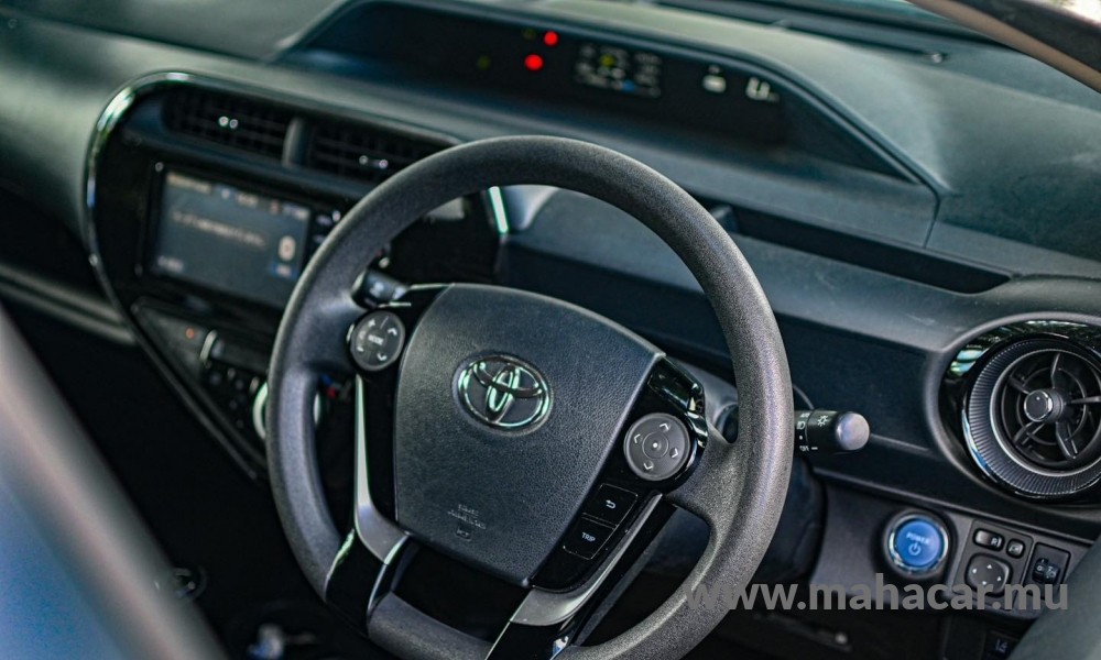 2019 Toyota AQUA photo 3