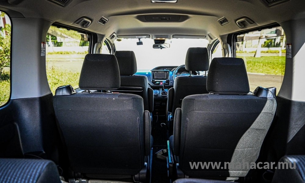 2020 Toyota VOXY photo 4