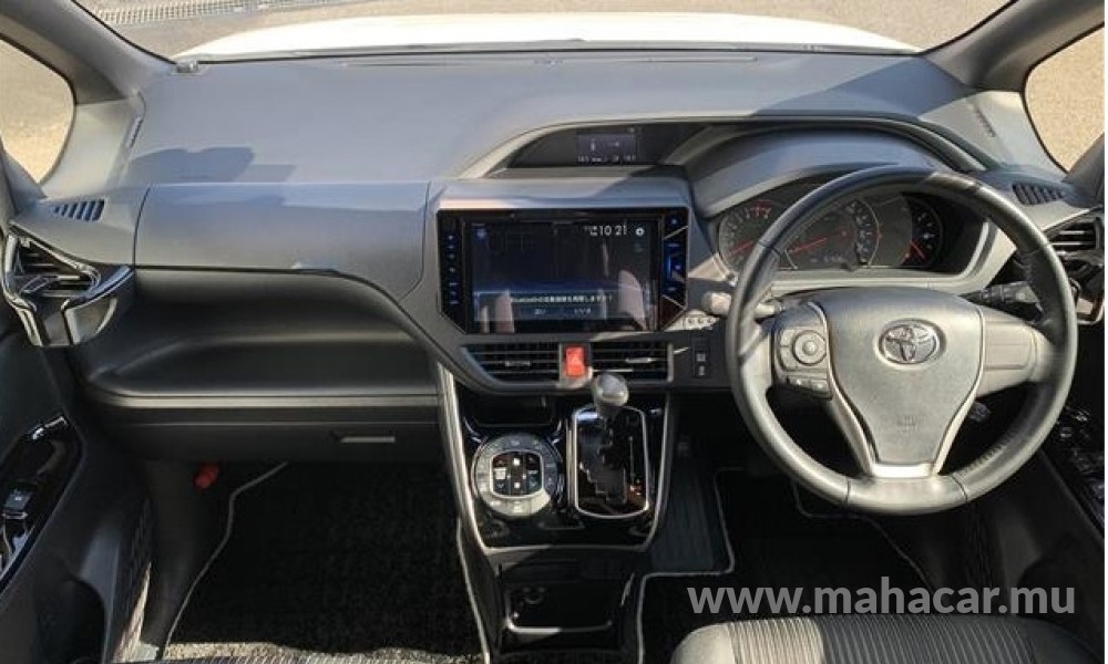 2019 Toyota VOXY photo 9