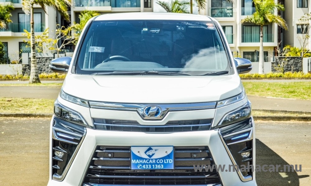 2019 Toyota VOXY, White