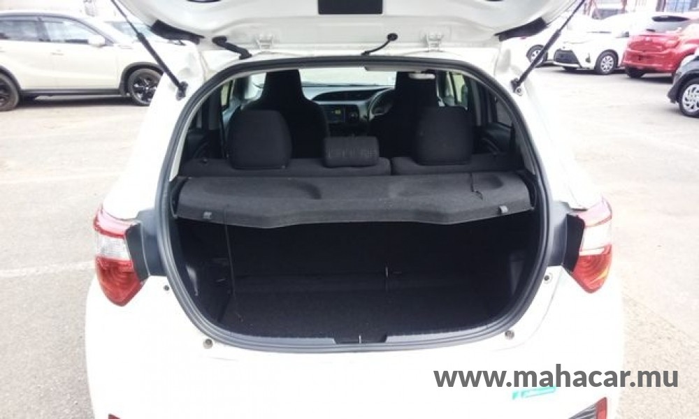 2020 Toyota VITZ HYBRID F photo 13