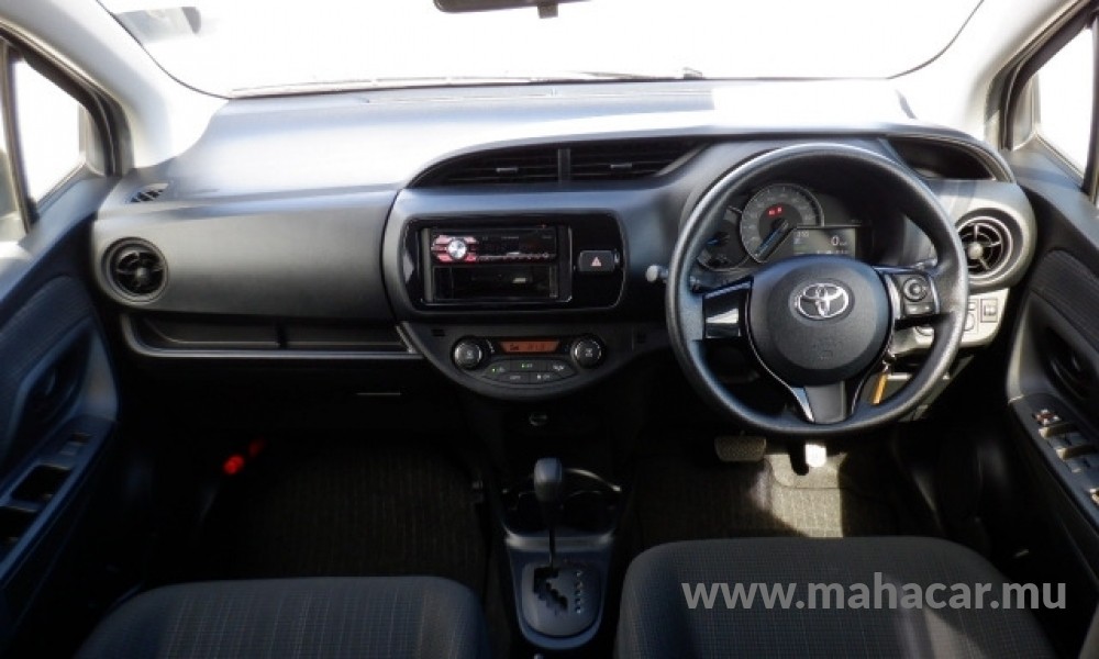 2019 Toyota VITZ HYBRID F photo 2
