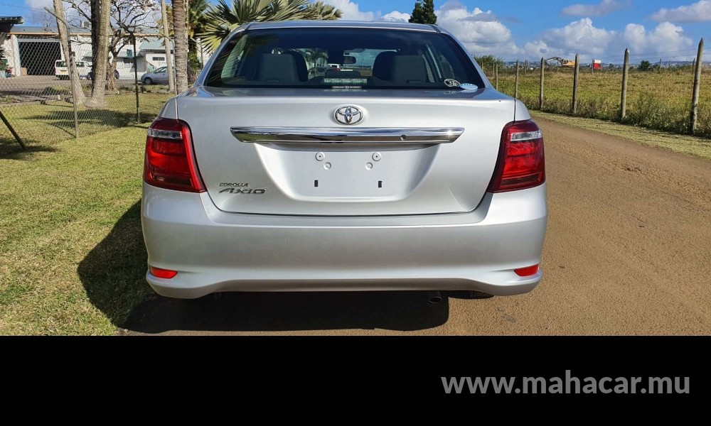 2018 Toyota Corolla Axio photo 3