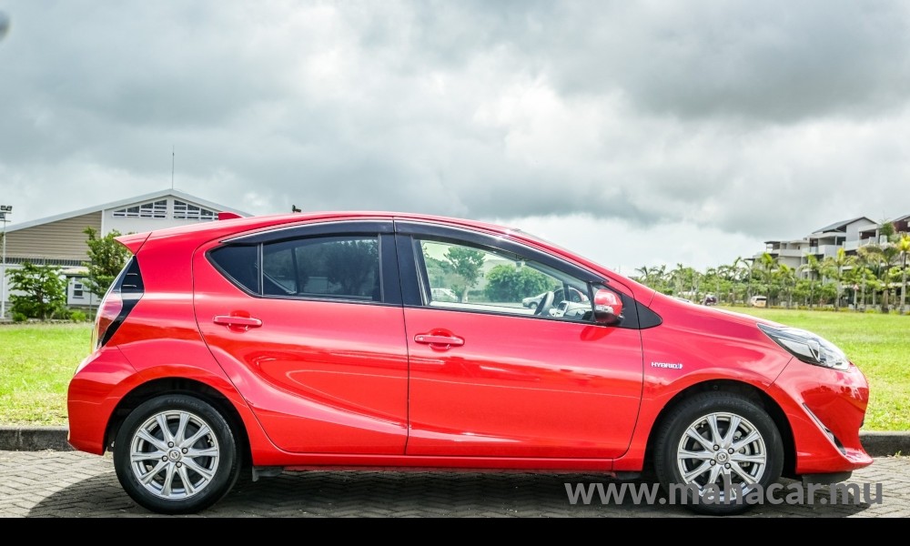 2019 Toyota AQUA photo 3