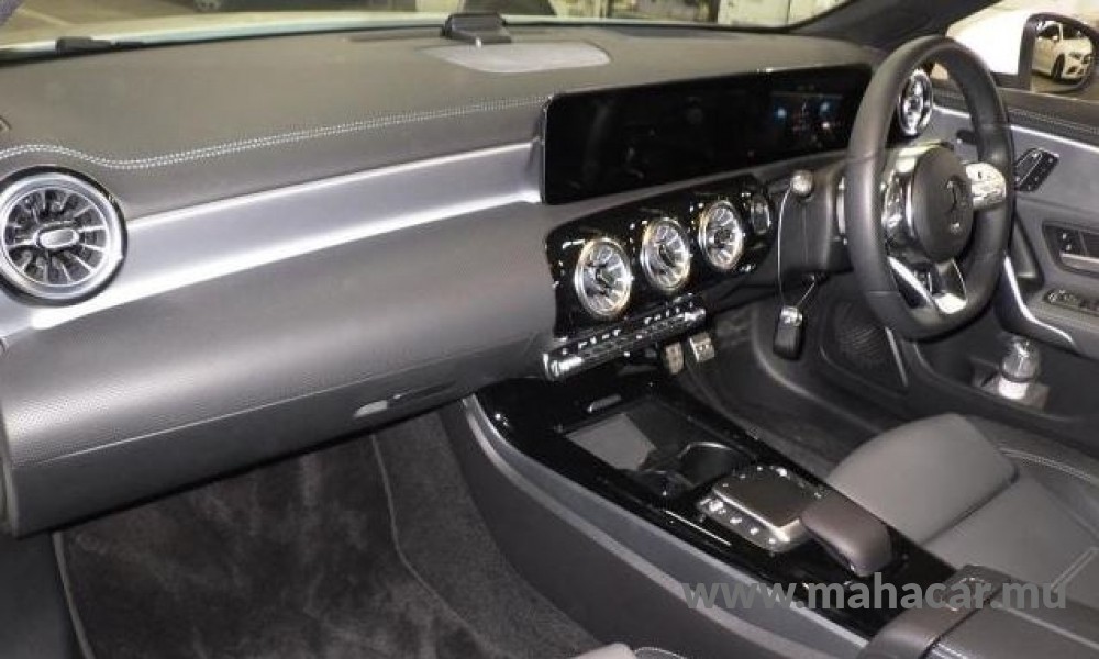 2022 Mercedes A250E Hybrid photo 3