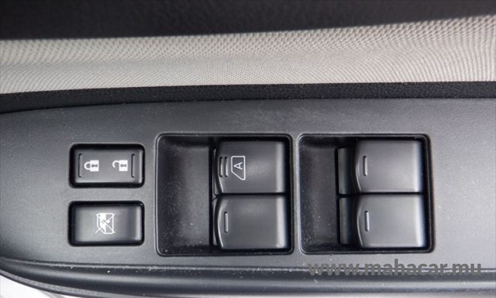 2019 Nissan NOTE E-POWER photo 10