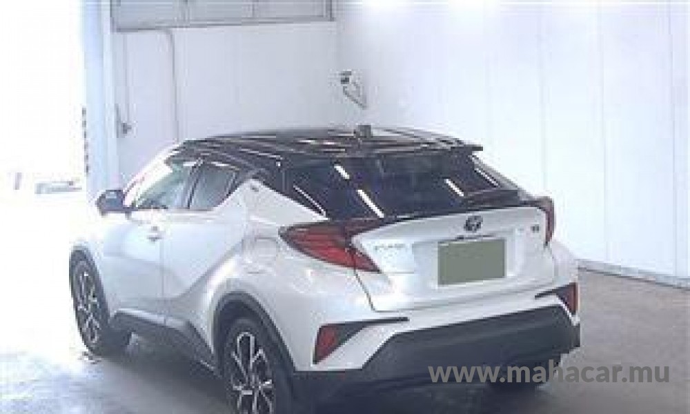 2020 Toyota CHR HYBRID photo 2