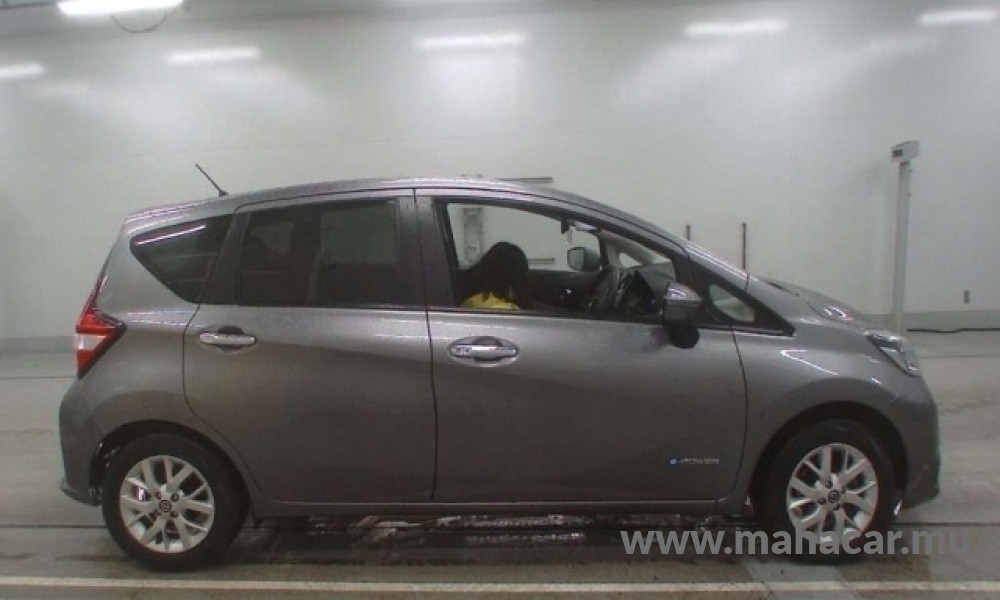 2020 Nissan NOTE E-POWER photo 3