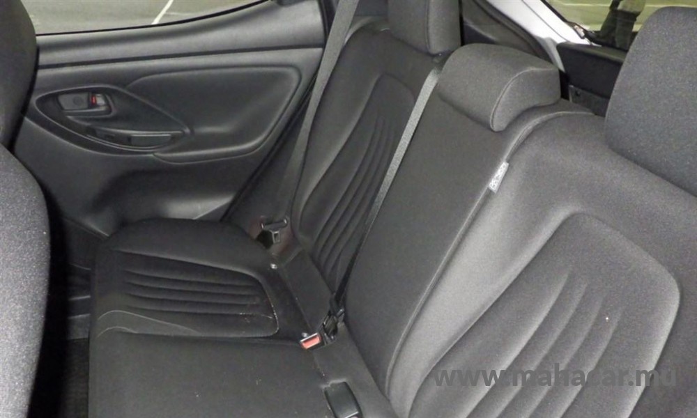 2021 Toyota Yaris photo 6