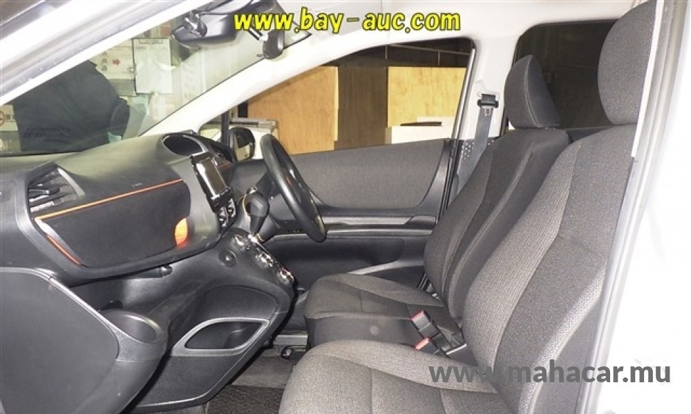 2022 Toyota Sienta photo 3