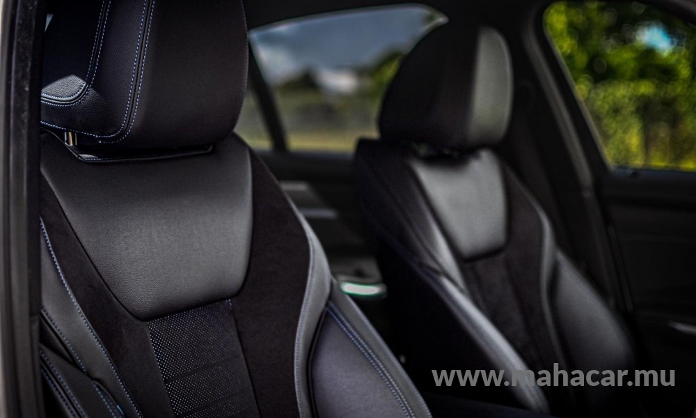 2019 BMW 330e photo 10