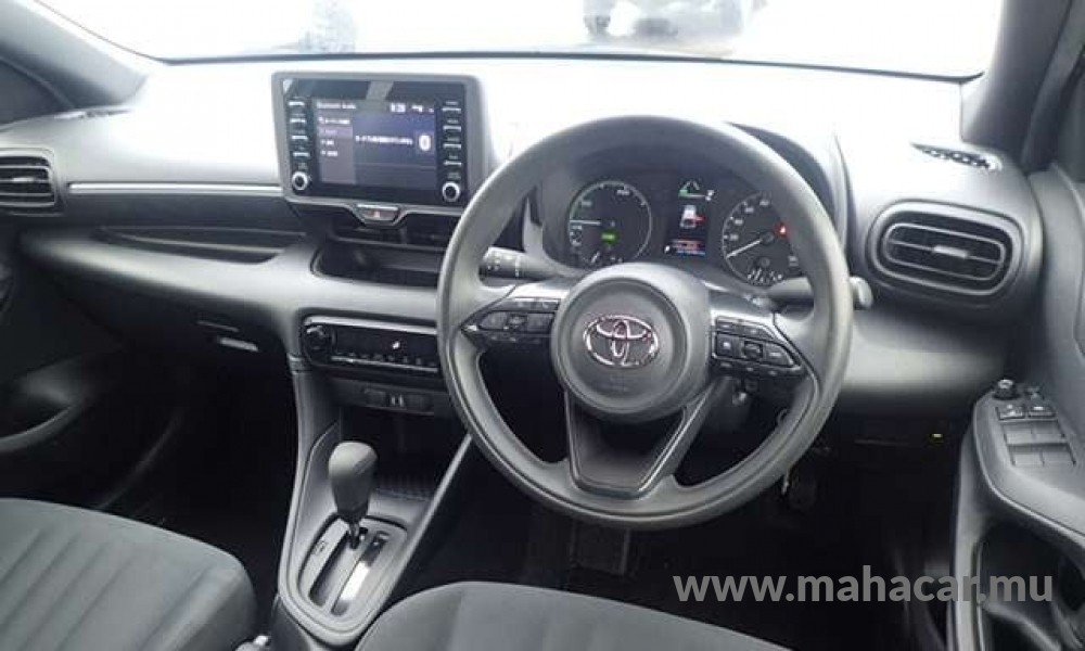 2022 Toyota Yaris Hybrid photo 9