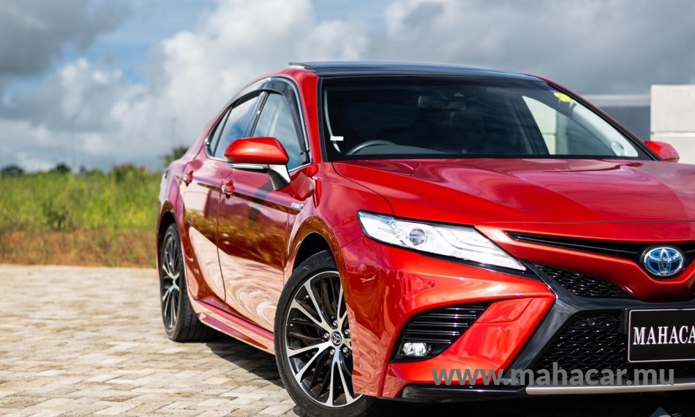 2020 Toyota Camry photo 2