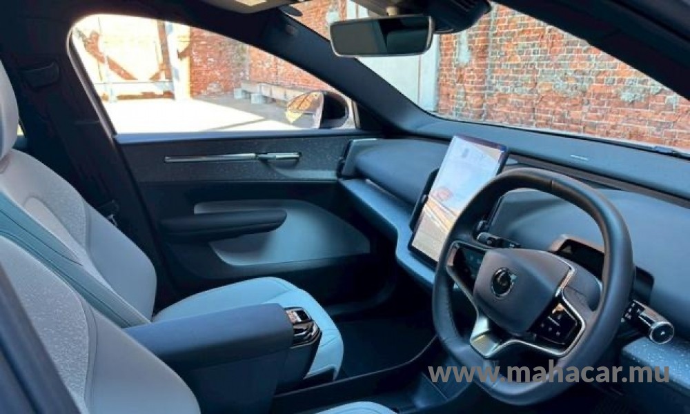 2024 VOLVO EX30 photo 12