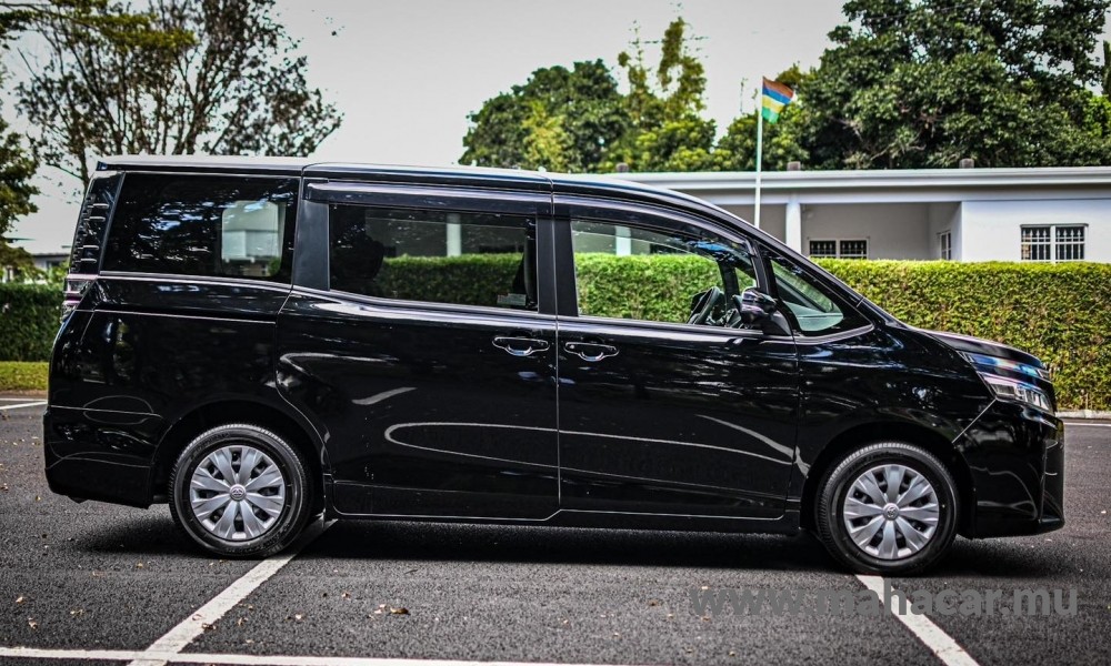 2020 Toyota VOXY photo 10