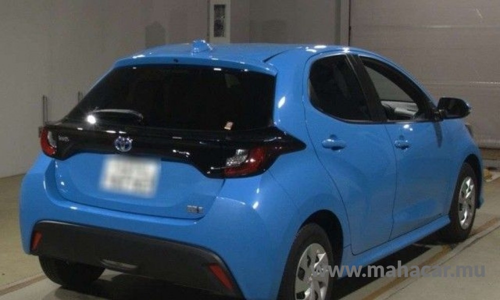 2022 Toyota Yaris Hybrid photo 2