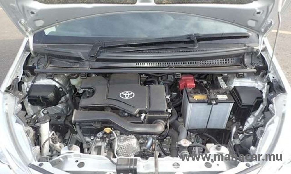 2019 Toyota Vitz photo 6